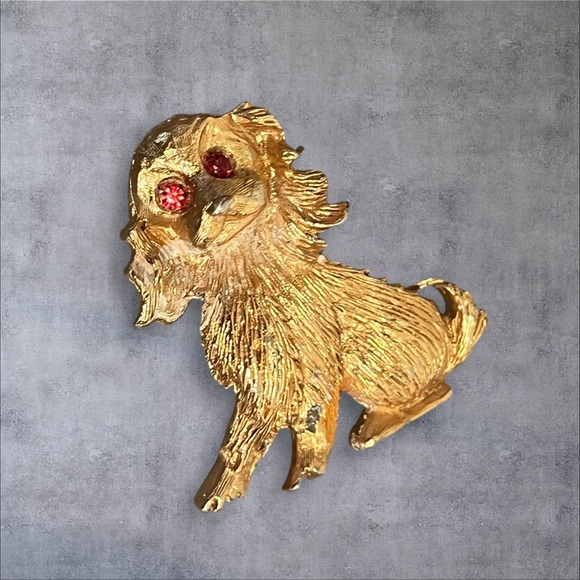 Gold tone Dog brooch with red rhinestones eyes - Picture 4 of 8